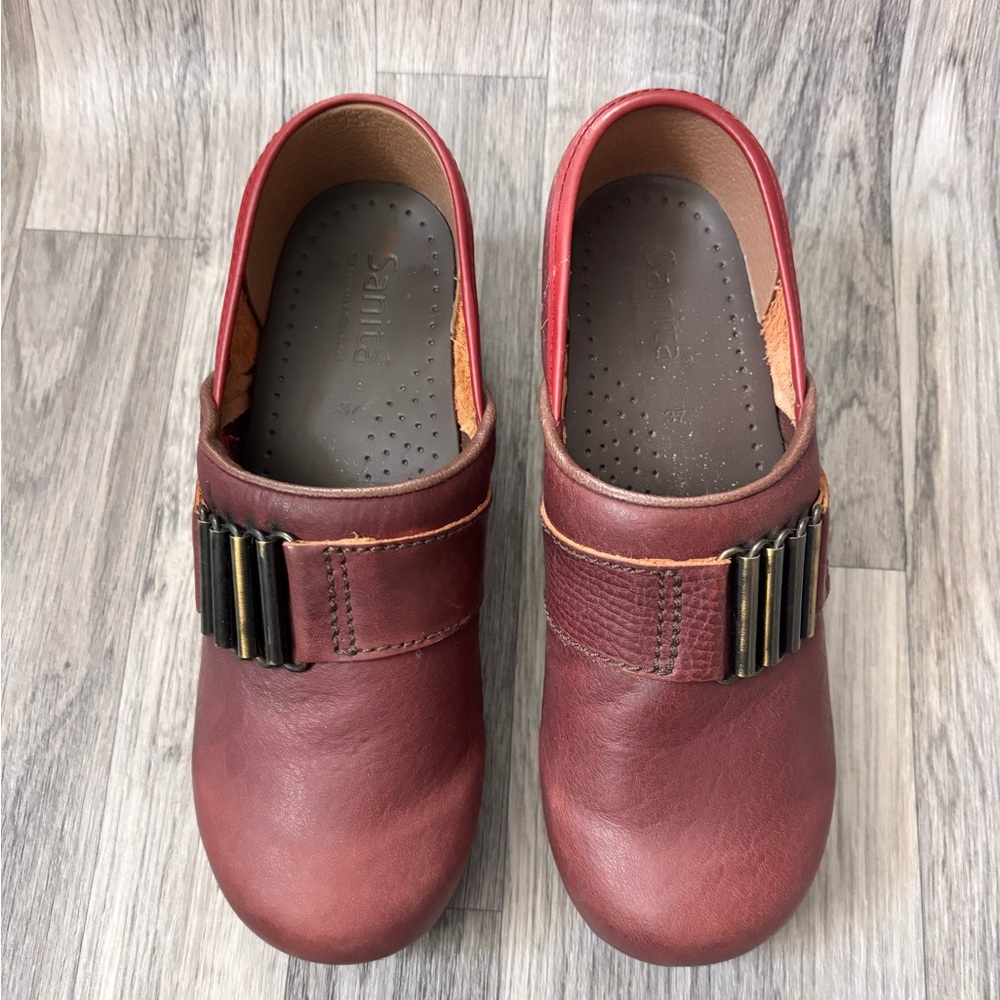 Sanita Closed Back Clogs Size 37
Burgundy Red Leather US 6
Comfort Slip On